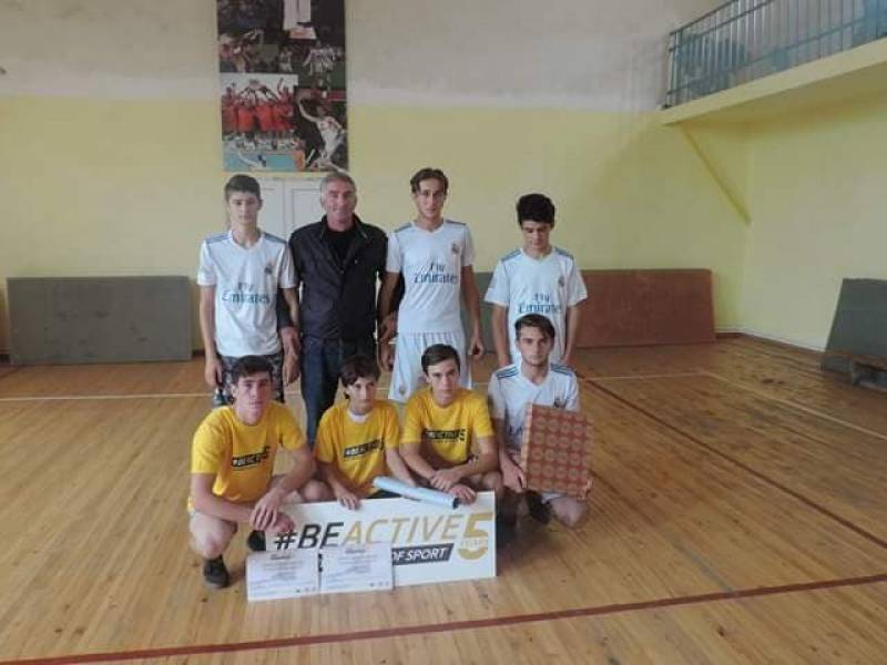 ცაგერის გელა ხვადაგიანის სახელობის სპორტულ დარბაზში ჩატარდა მოსწავლეთა ტურნირი...